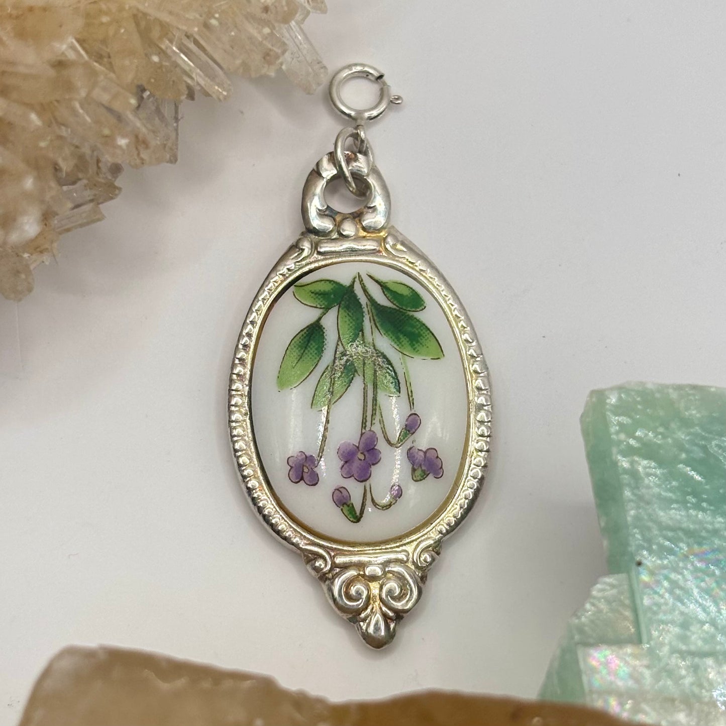 Purple Daffodil Floral Vintage Charm