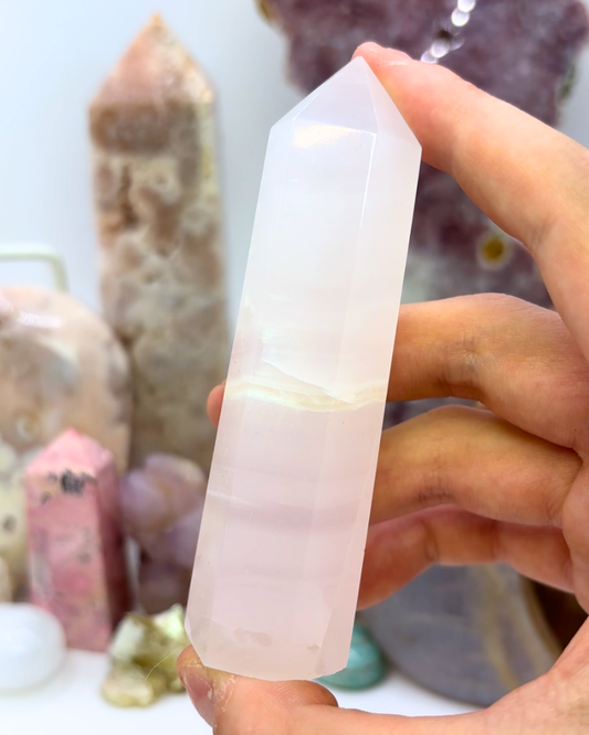 Mangano Calcite Tower UV Reactive