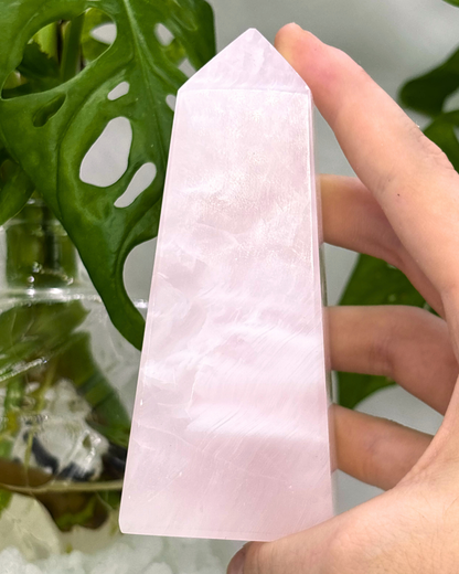 Large Mangano Calcite Tower UV Reactive