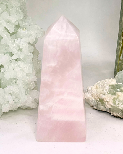 Large Mangano Calcite Tower UV Reactive