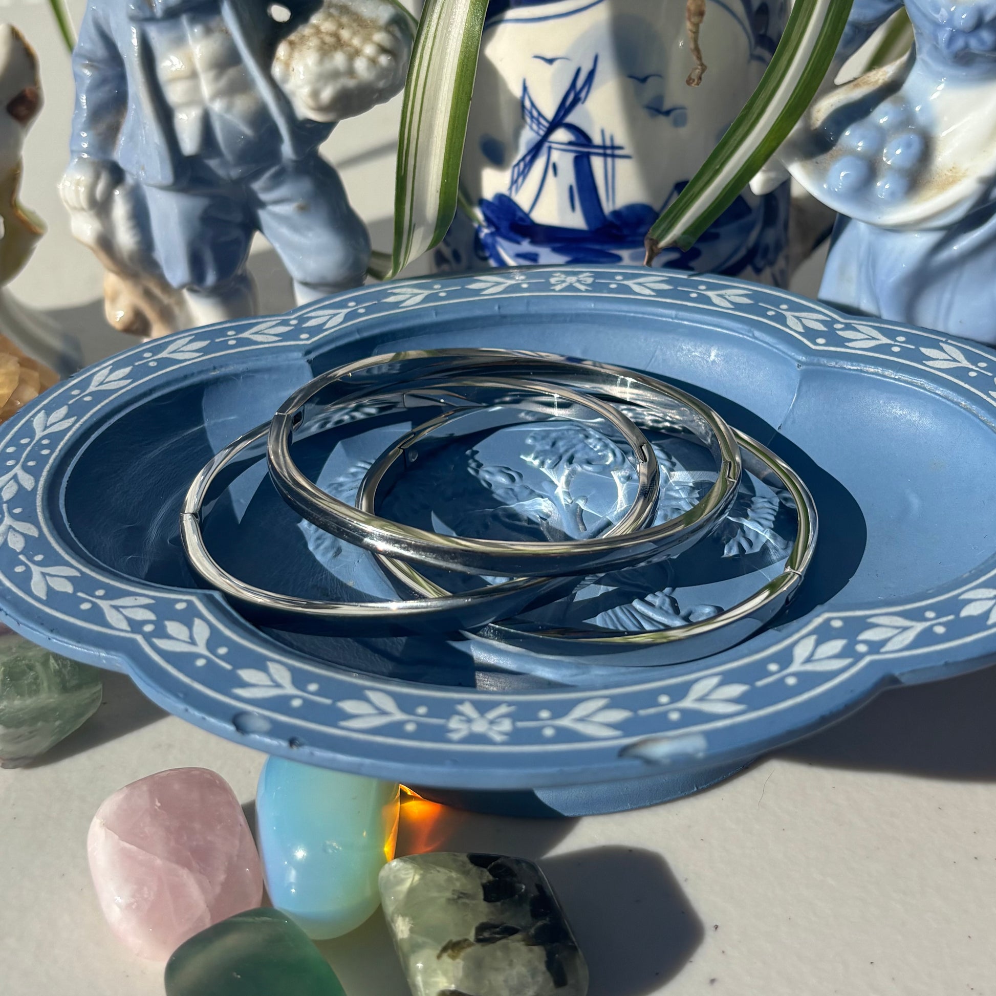 The Guide Crystals 4mm Silver Bangle